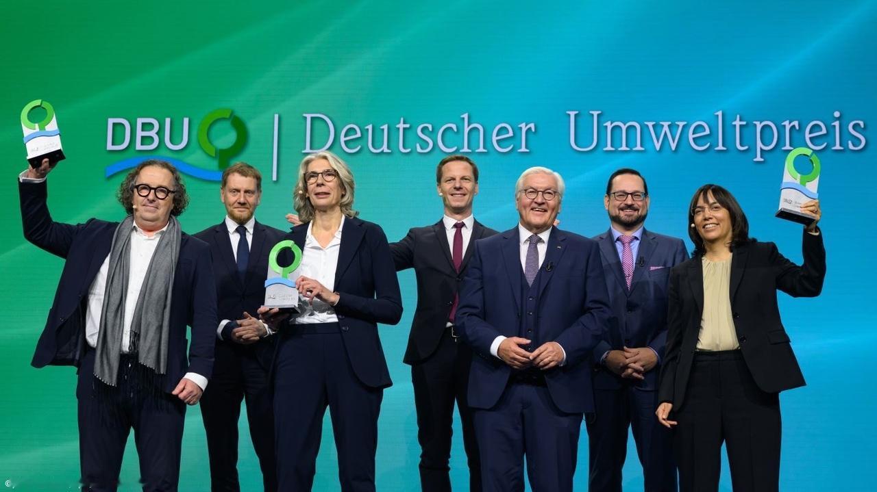 🏆上周日，德国化学城开姆尼茨举行了第33届德国环境奖颁奖典礼。德国环境奖每年将