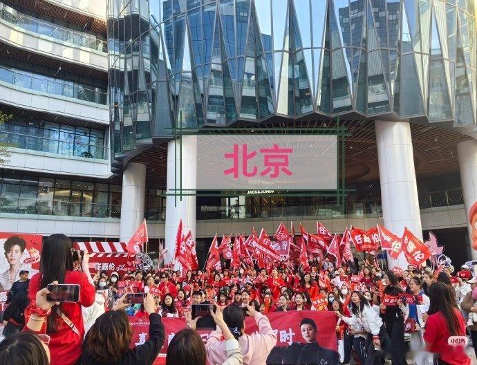 任嘉伦粉丝全国各地生日痛楼应援汇总！ 谁看了不说一声牛！任嘉伦粉丝全国各地痛楼应