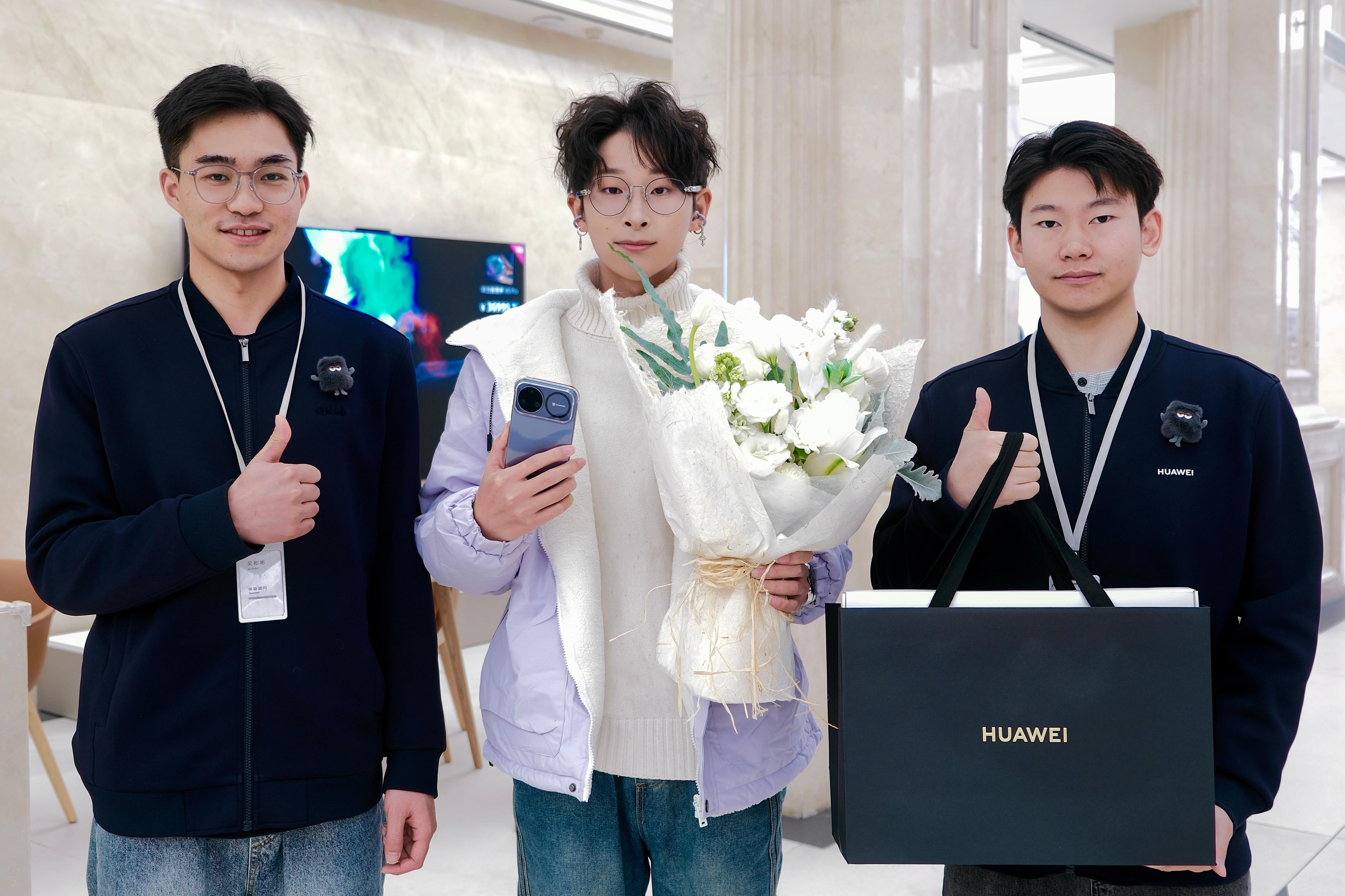 nova15系列开售人人我人人 这人也太多了吧，全新nova 15系列开售，这线