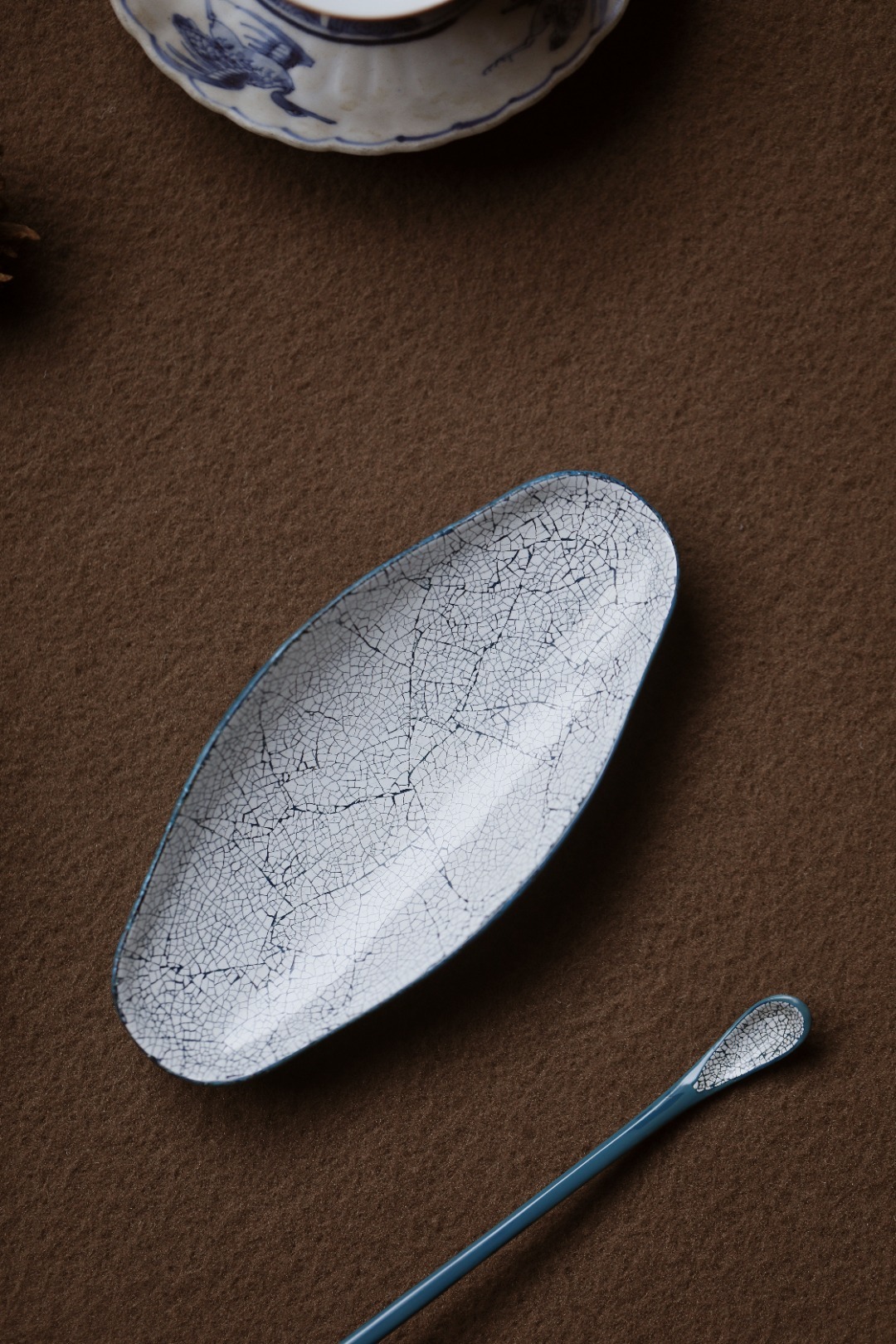 大漆x蛋壳【天青蓝】茶则紫光檀为胎，天然大漆制作，工艺繁复细致，逐层髹漆打磨，蛋