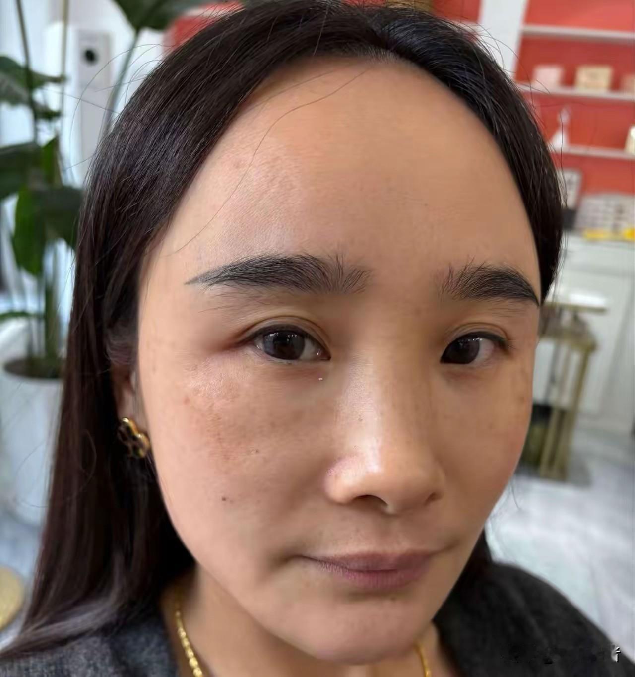 这女人真像杨幂？不知道是不是本人？