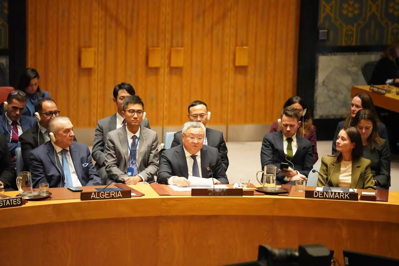 中国在联合国正面反击，直接顶掉美国的第一宝座！傅聪一句话震碎华盛顿，既然老美赖账