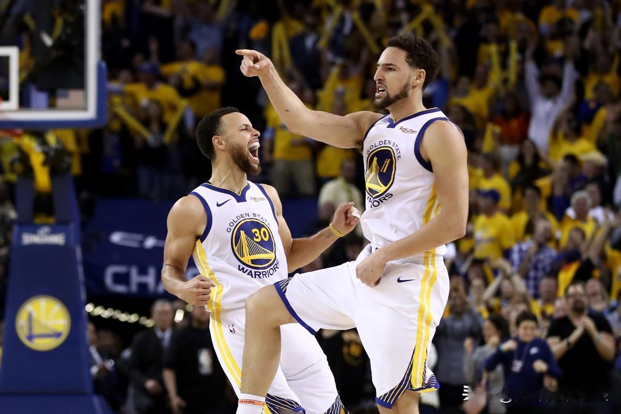 斯蒂芬和克莱职业生涯第 4 次在同一赛季各投进 250 个三分球。

2023-