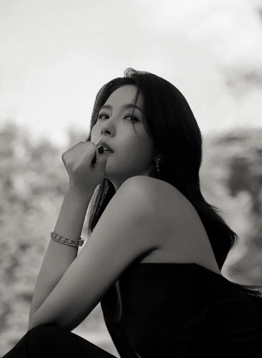 女神曾黎是真让人着迷，身材气质都好绝，不愧是内娱遗珠