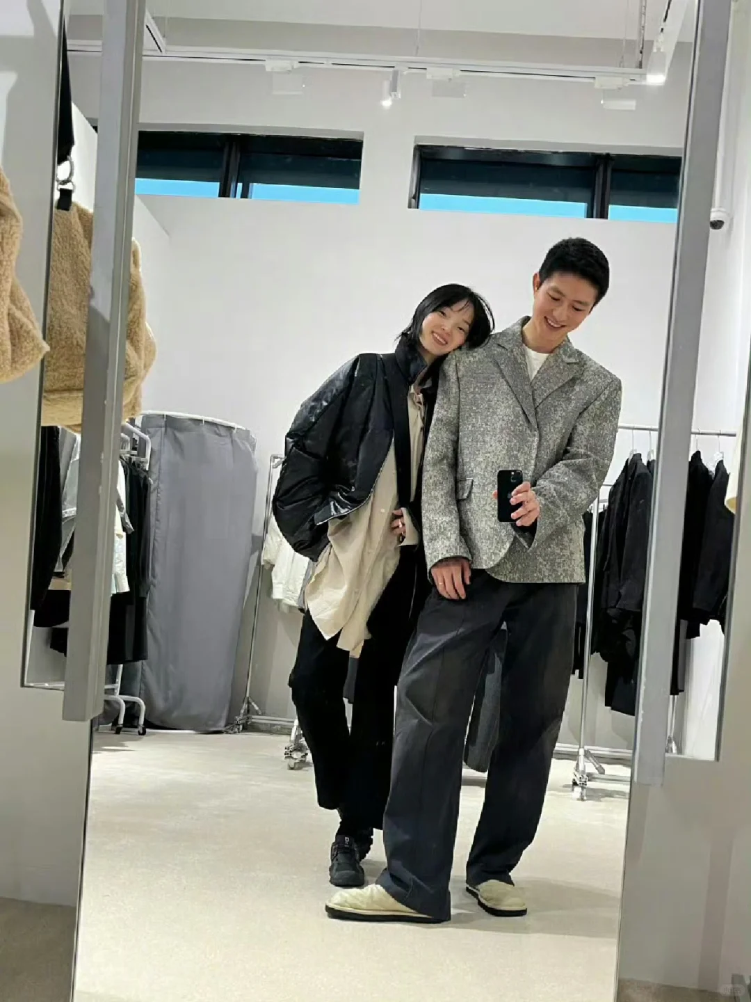 雎晓雯&金大川时装周自拍，大川婚后更帅啦