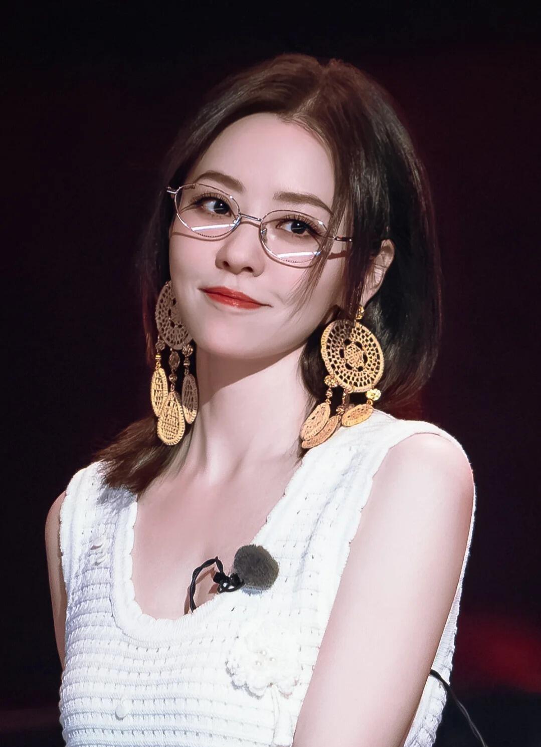 我要是张靓颖，

以后演唱会都不用升降台了，

明明演唱会花了那么多钱

安全却
