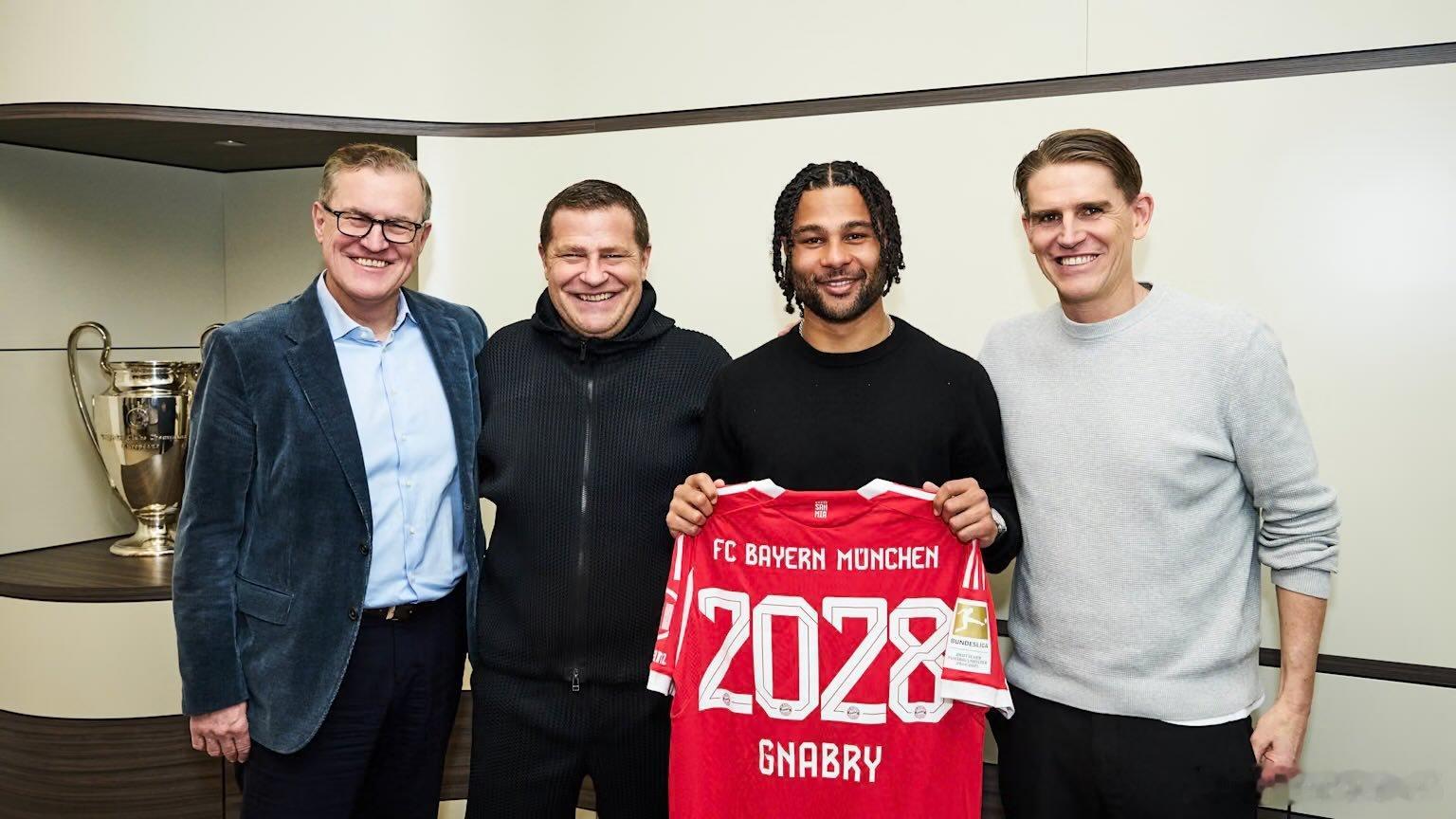 🎙️馬克斯·埃貝爾談塞爾吉·格納佈裡的續約：“塞爾吉·格納布里在拜仁慕尼黑成長