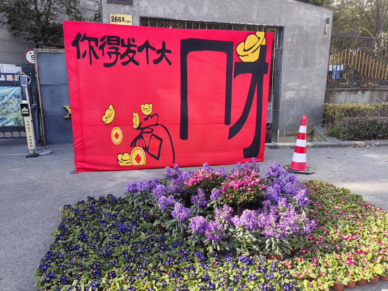 上世纪三十年代我国就有幼儿园，称作幼稚园。解放前大城市里就有幼儿园，有些幼儿园还