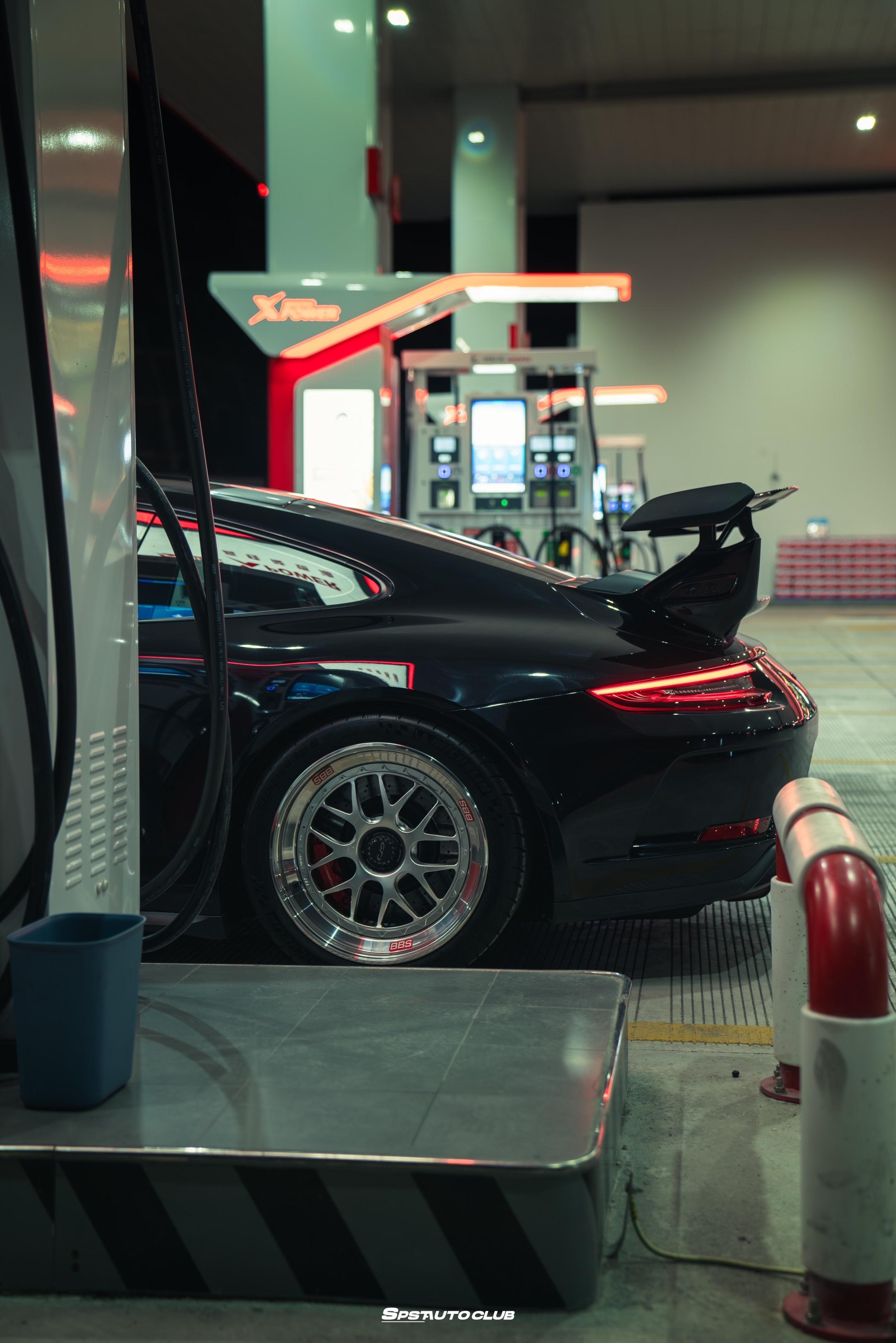 Night drive—GT3。虽然E07跟GT3 有点套餐式的改装....