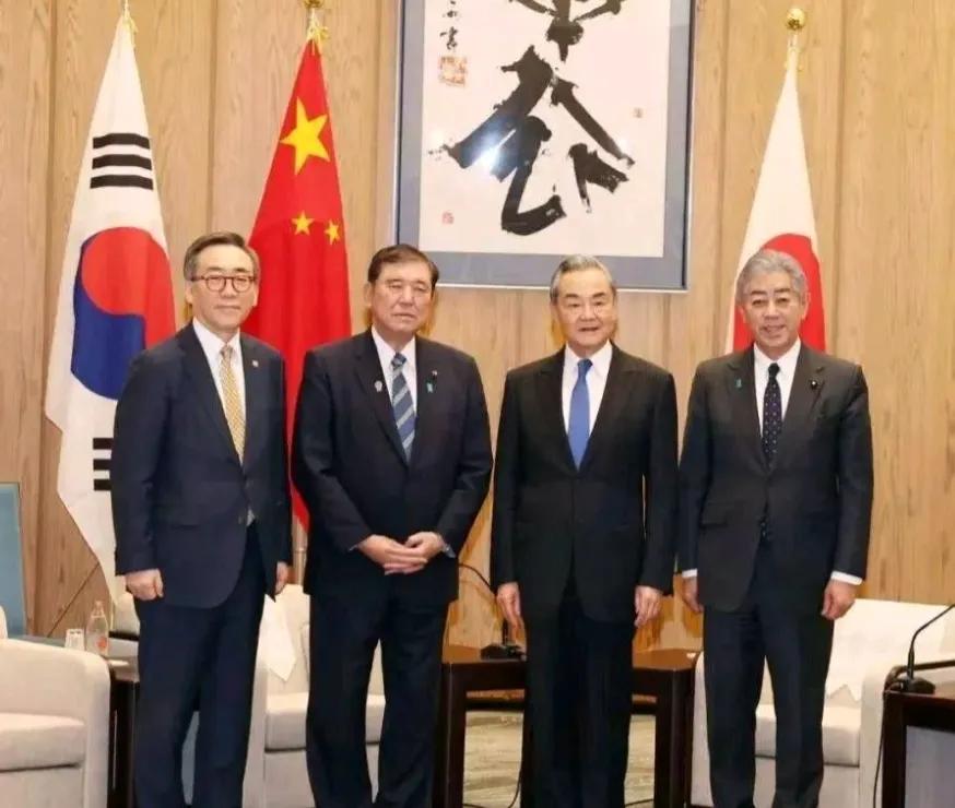 韩国日本越来越发现，美国这个大哥，有点不靠谱，早晚会出卖这两个小弟，就像出卖加拿