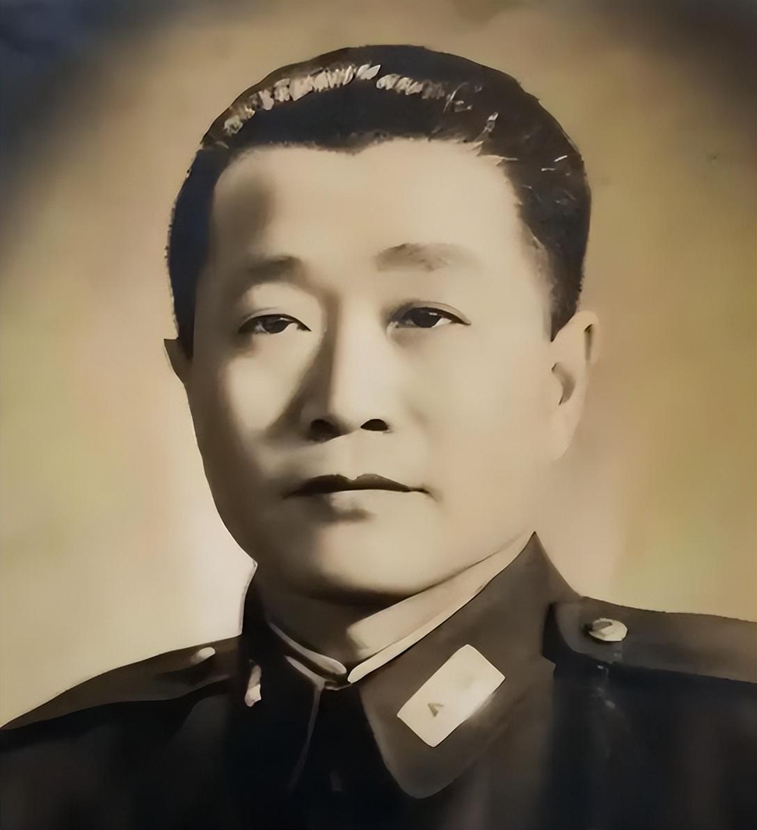 杜聿明承认自己败给粟裕是技不如人，但他输给毛主席，却用了另外的四个字来形容，这到