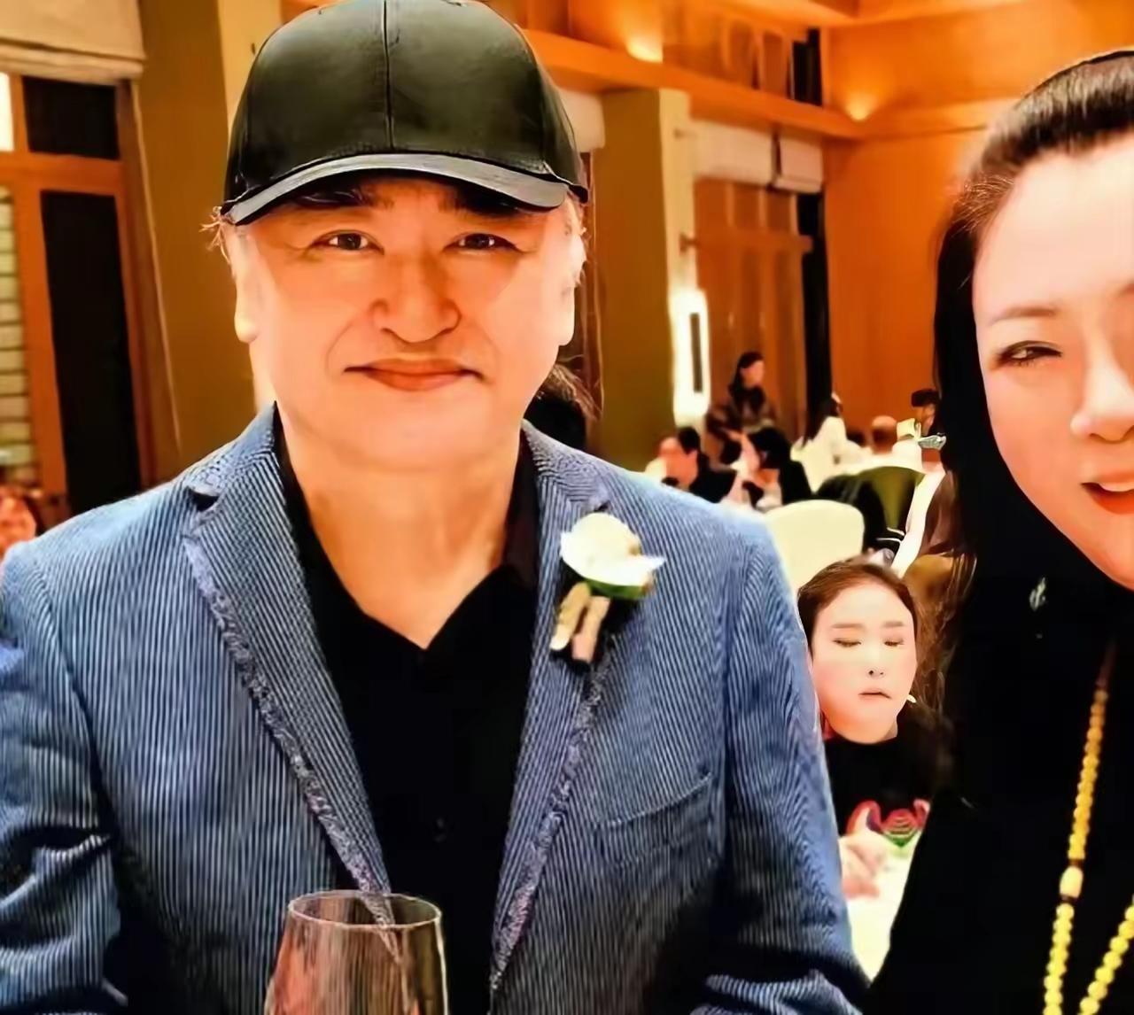 2025年10月，刘一丝结婚。

婚礼上，刘欢看女儿那一眼，像在补一场他缺席了三