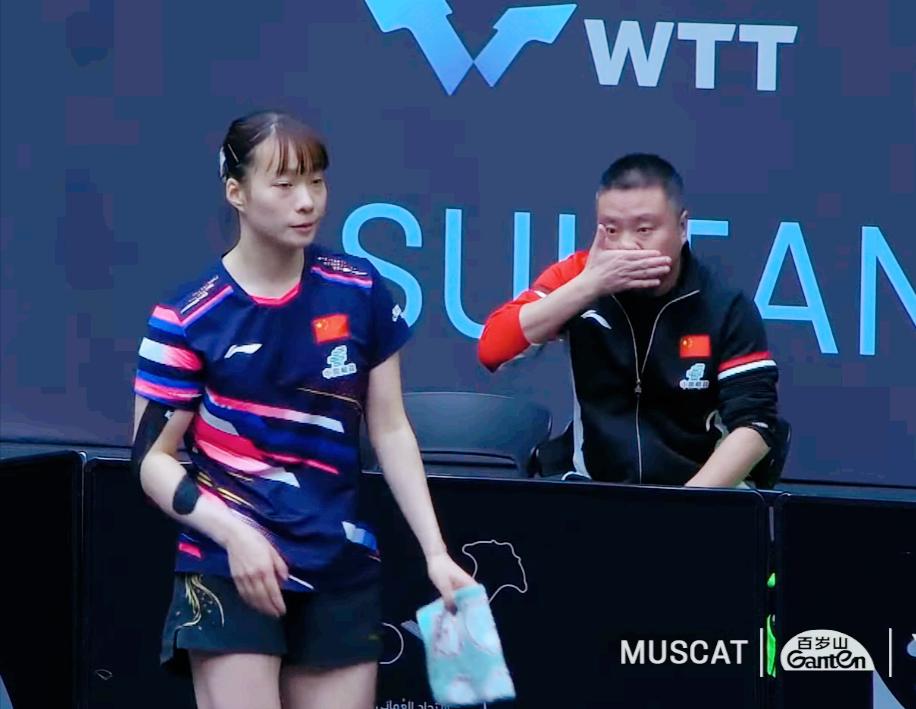 终于见到了蒯曼传说中的教练张长弓，
邱贻可得男双搭档，
也是左手球员。

这次也