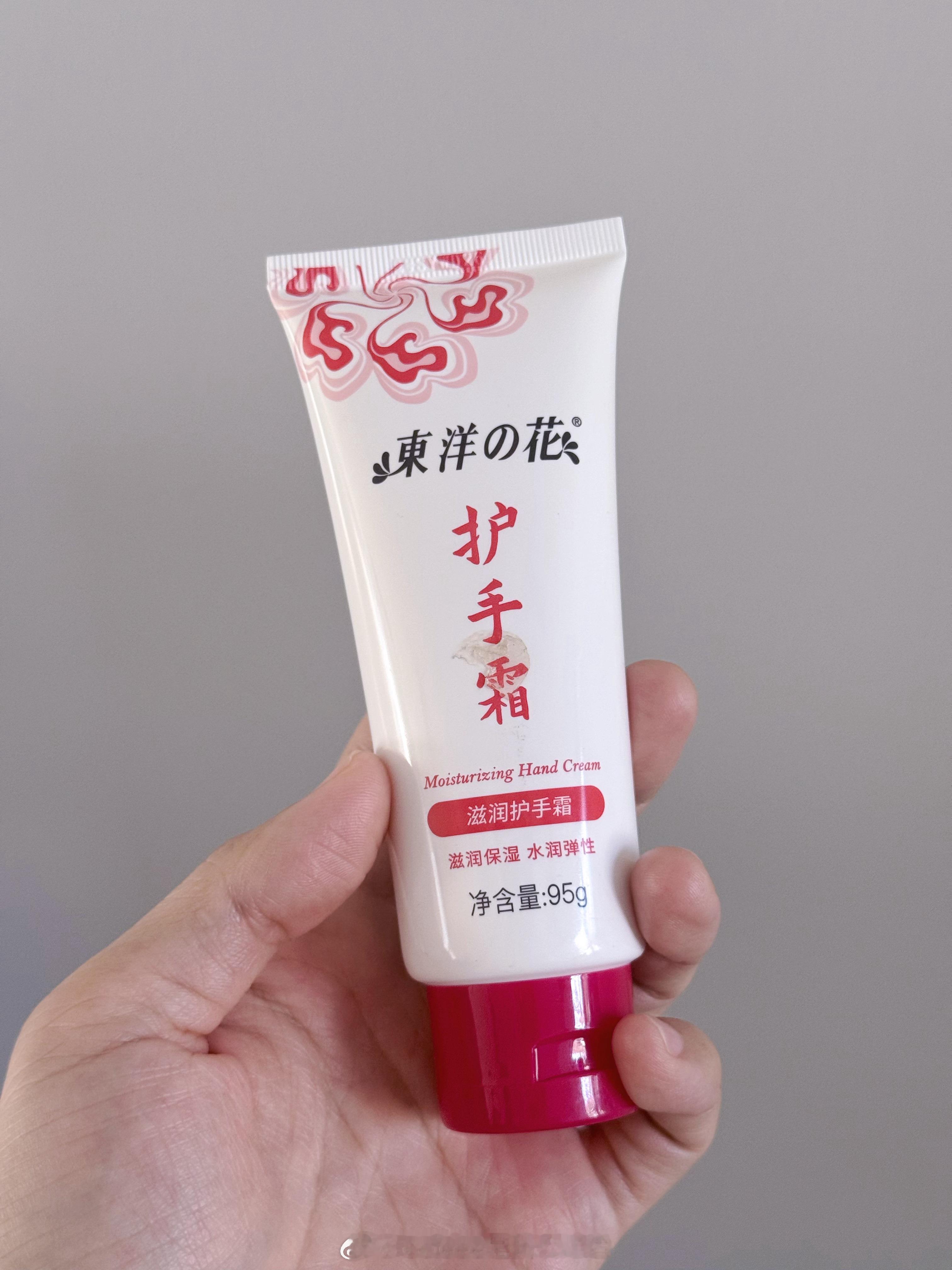 我妈说东洋之花护手霜好用，太滋润了，她想用脸上，我说别啊，我给你买瓶面霜试试。 