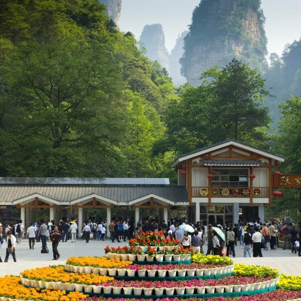 作为一名热爱旅游的博主，我一直喜欢探索各种令人心驰神往的旅游胜地。这次，我决定从