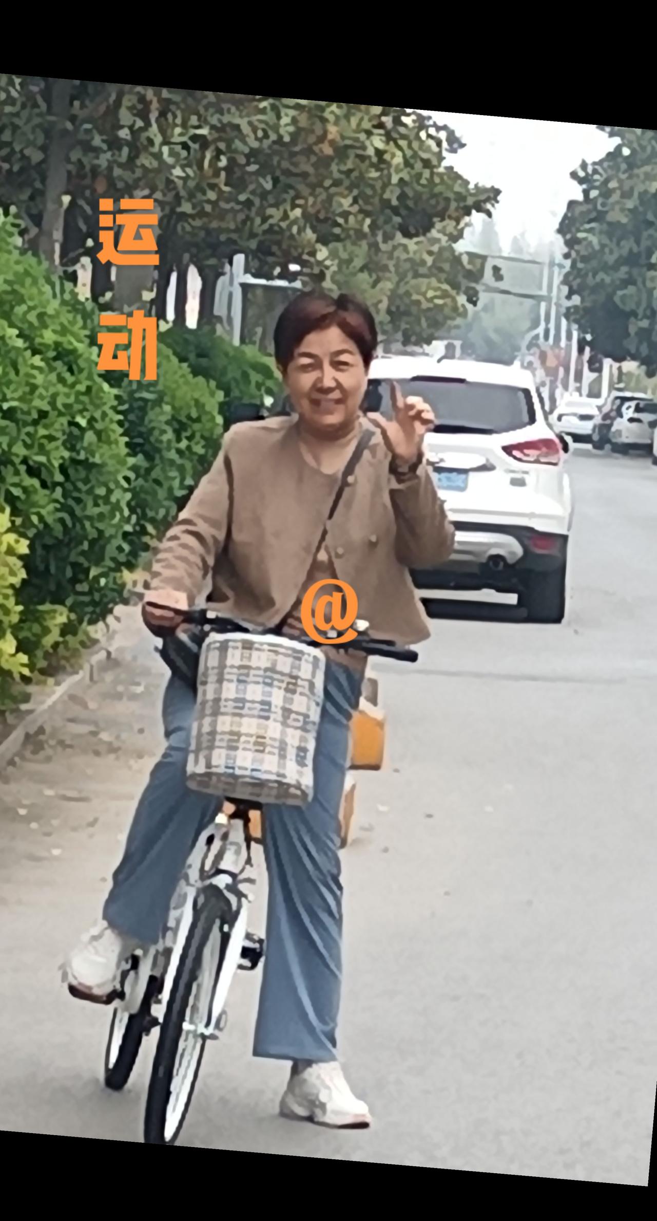 年纪越大越明白，健康不是一时兴起，
是好好吃饭、好好睡觉、好好爱自己。
不追求速