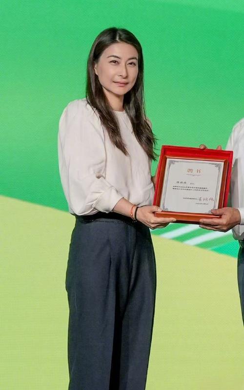 六五环境日国家主场活动落地广州，奥运冠军郭晶晶与演员杨紫同台受聘，成为2026年