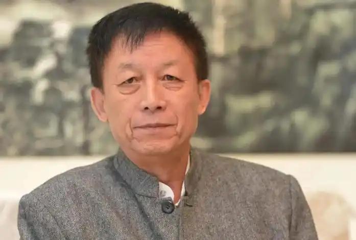 他是武汉大学副教授，41岁时递交完辞职信，头也不回地走了：“在这里待11年，连个