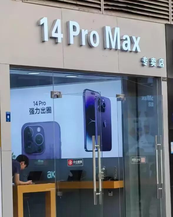 我真的服了这里的老板
那么会起名字建议去帮小孩起
不出意外，明年的名字我也想到了