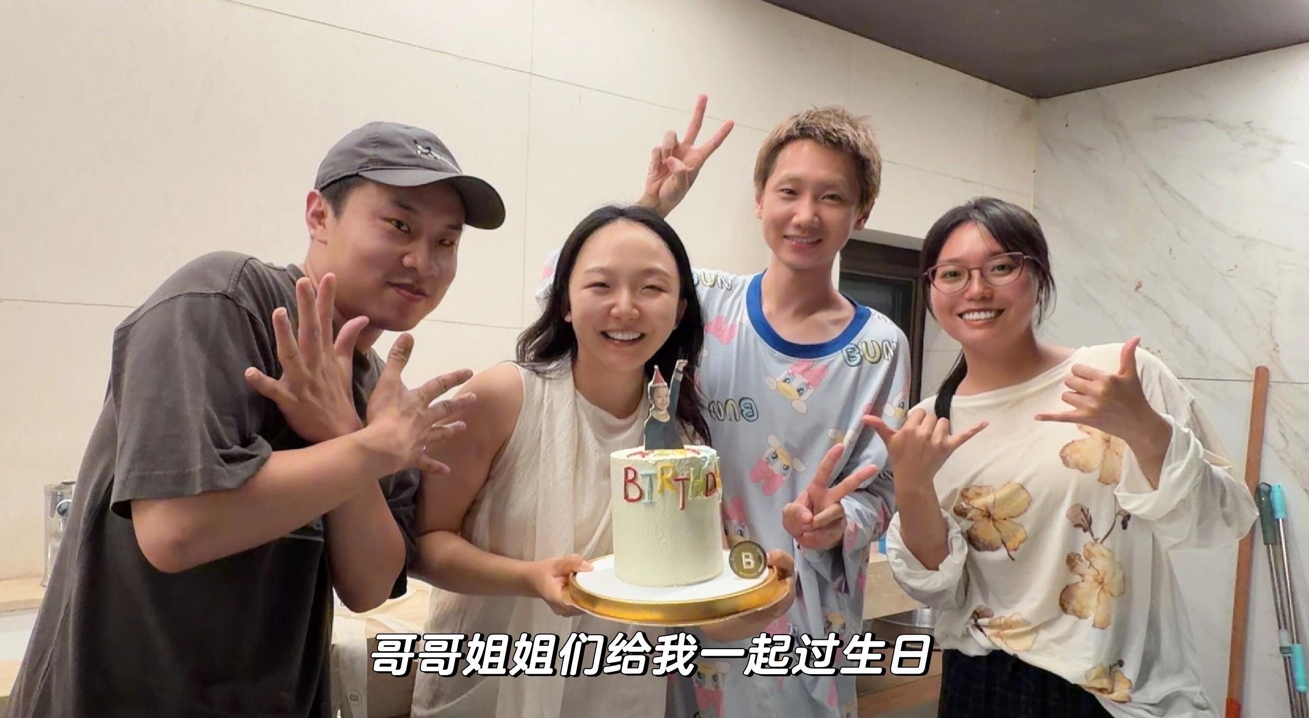 汪苏泷[超话]【合照】🌶️小辣plog｜热闹的八月发一组p辣g吧，因为最近忙的