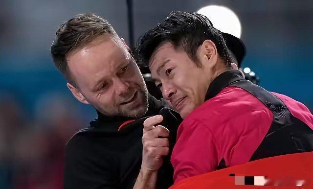 宁忠岩感谢教练荷兰教练用衣服替宁忠岩擦眼泪，这一幕堪称年度最温馨瞬间！热点观点