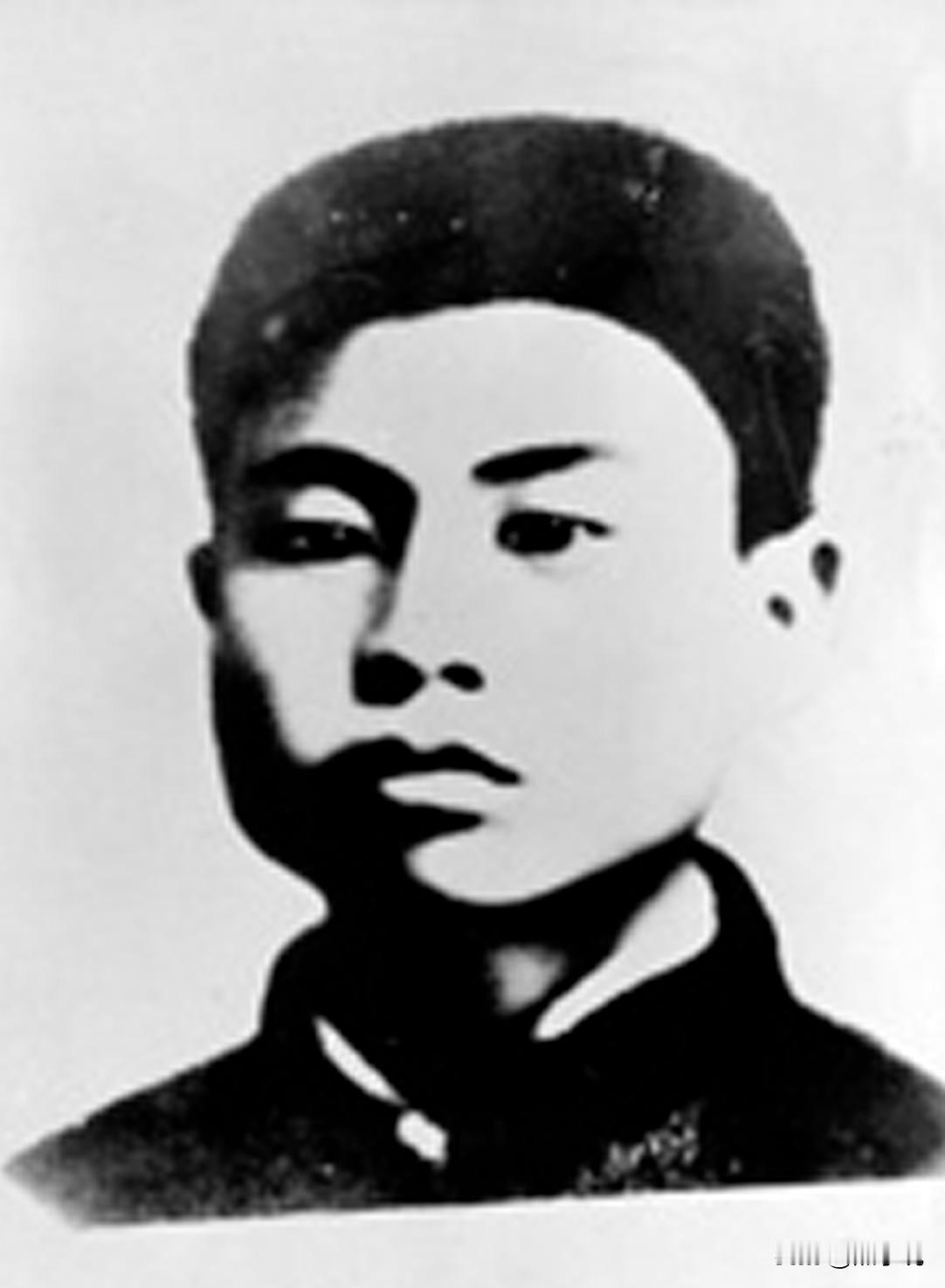 1938年，一个小乞丐给鬼子卖力的搬炸药箱，监工的鬼子对他印象不错，还夸他是“大