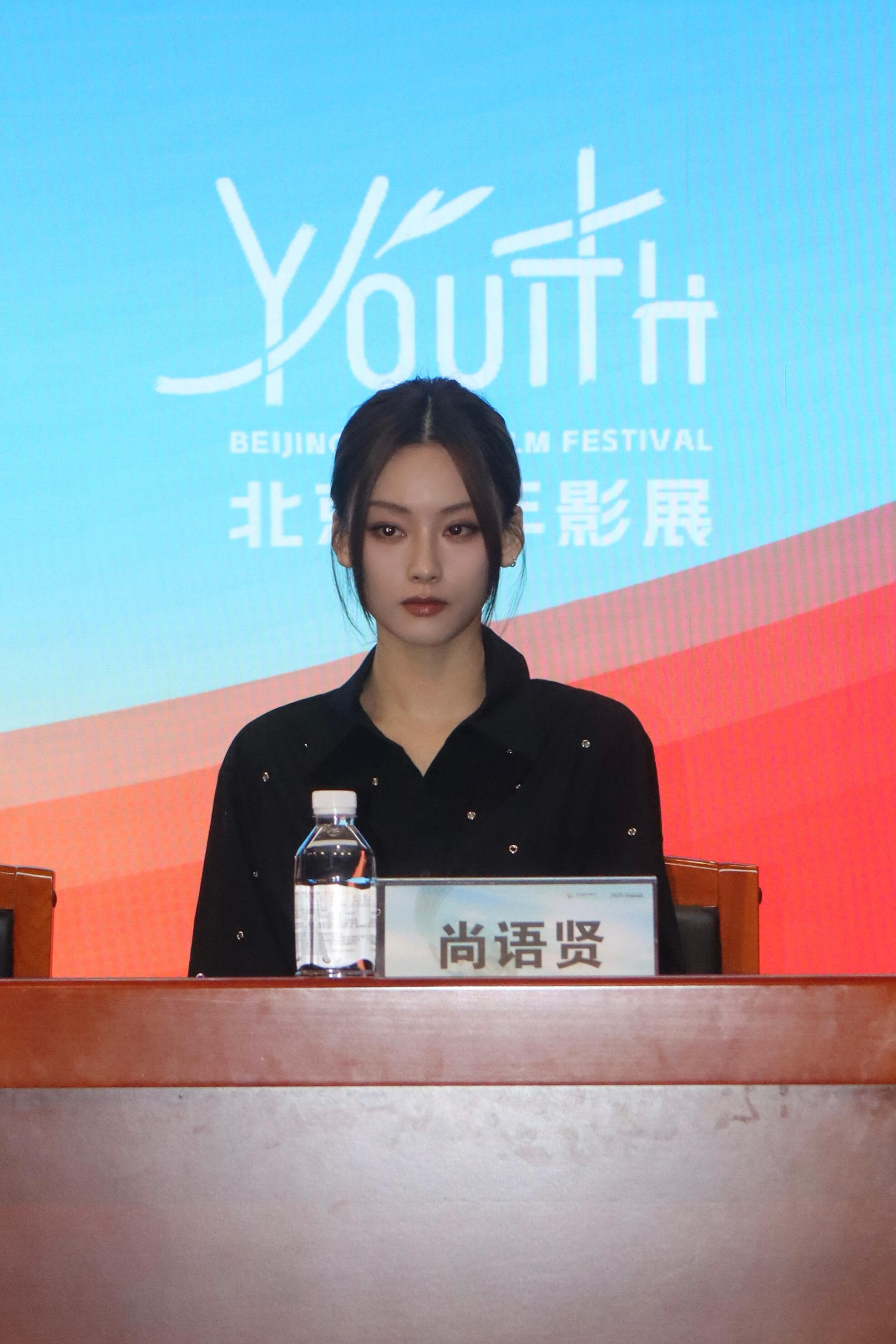 周子瑜和金喜善美在一张脸上了（🍠：尚语贤 ​​​