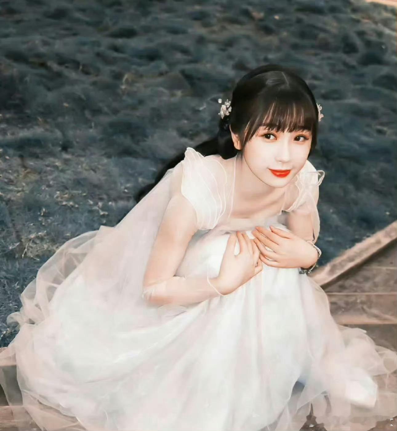 田曦薇粉丝现在又来拉踩虞书欣？ 