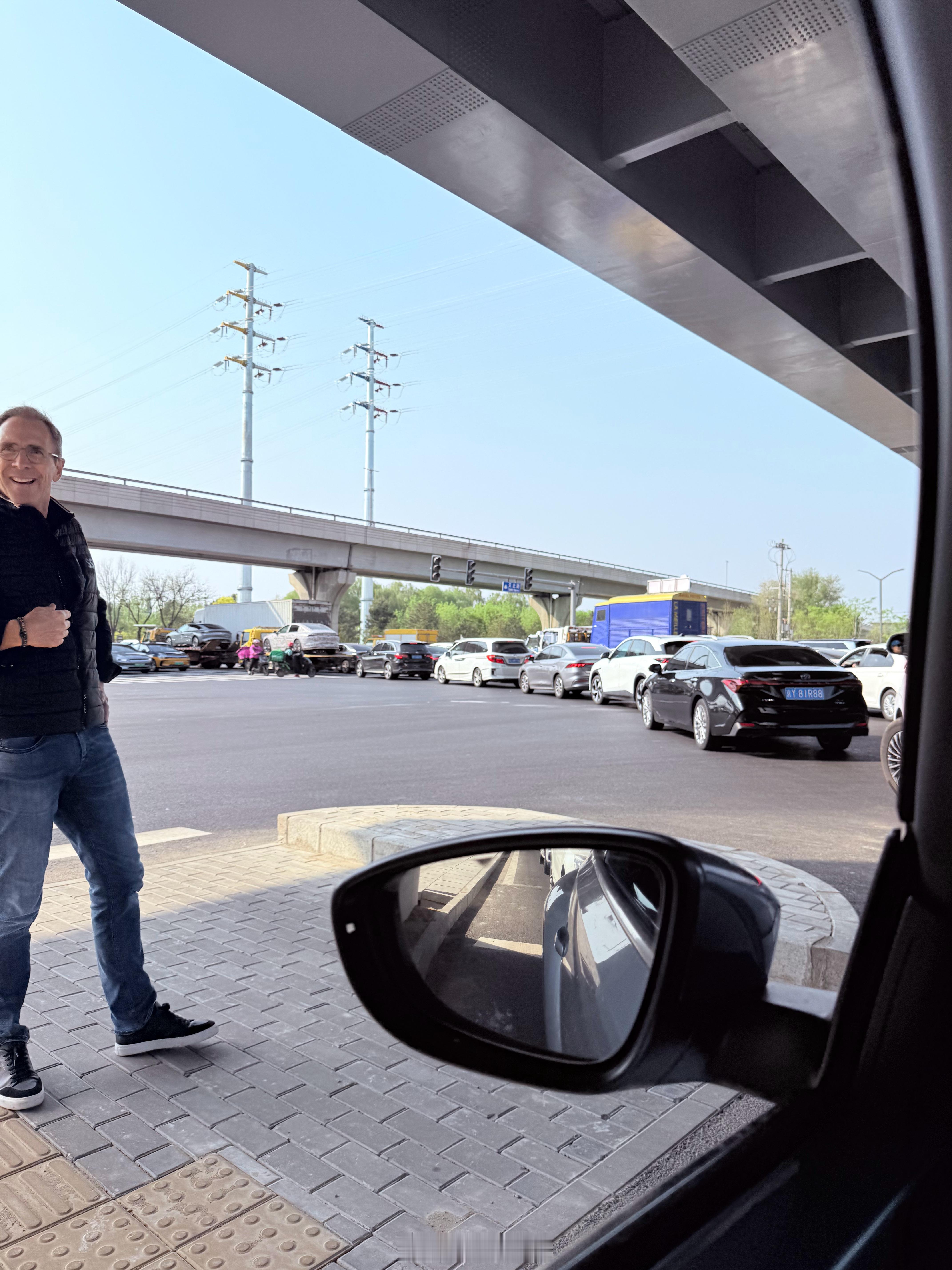 回家的路被堵死死的不然我也进去展馆凑个热闹吧 北京·中国国际展览中心顺义新馆