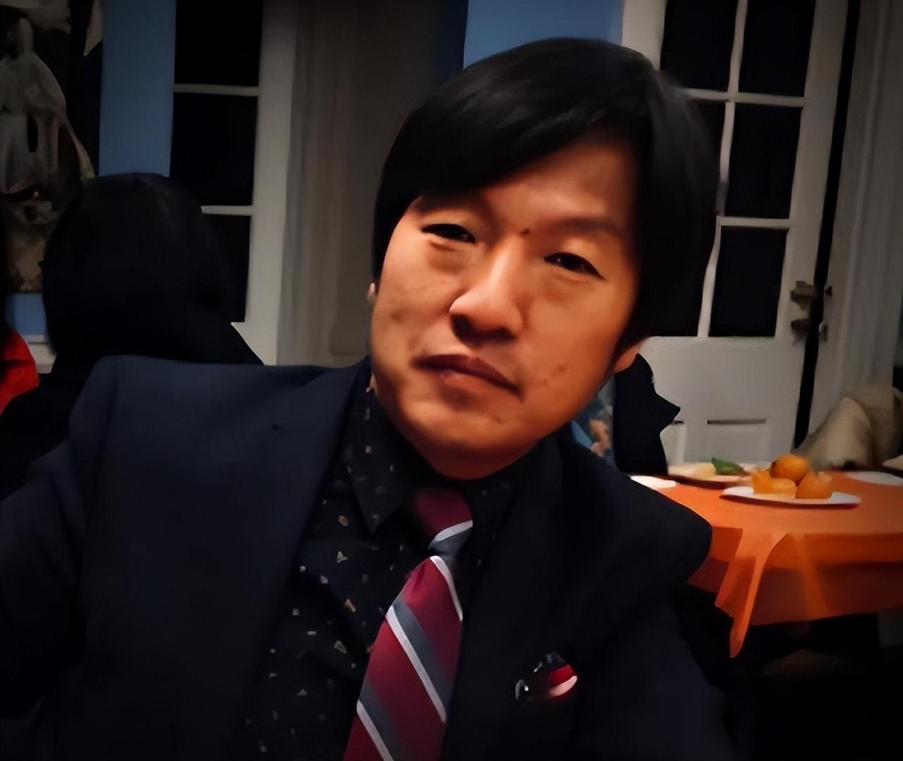 2018年，东北一高校教授卖掉北京房产，携领全家赴美定居，走前怒放“豪言”：中国