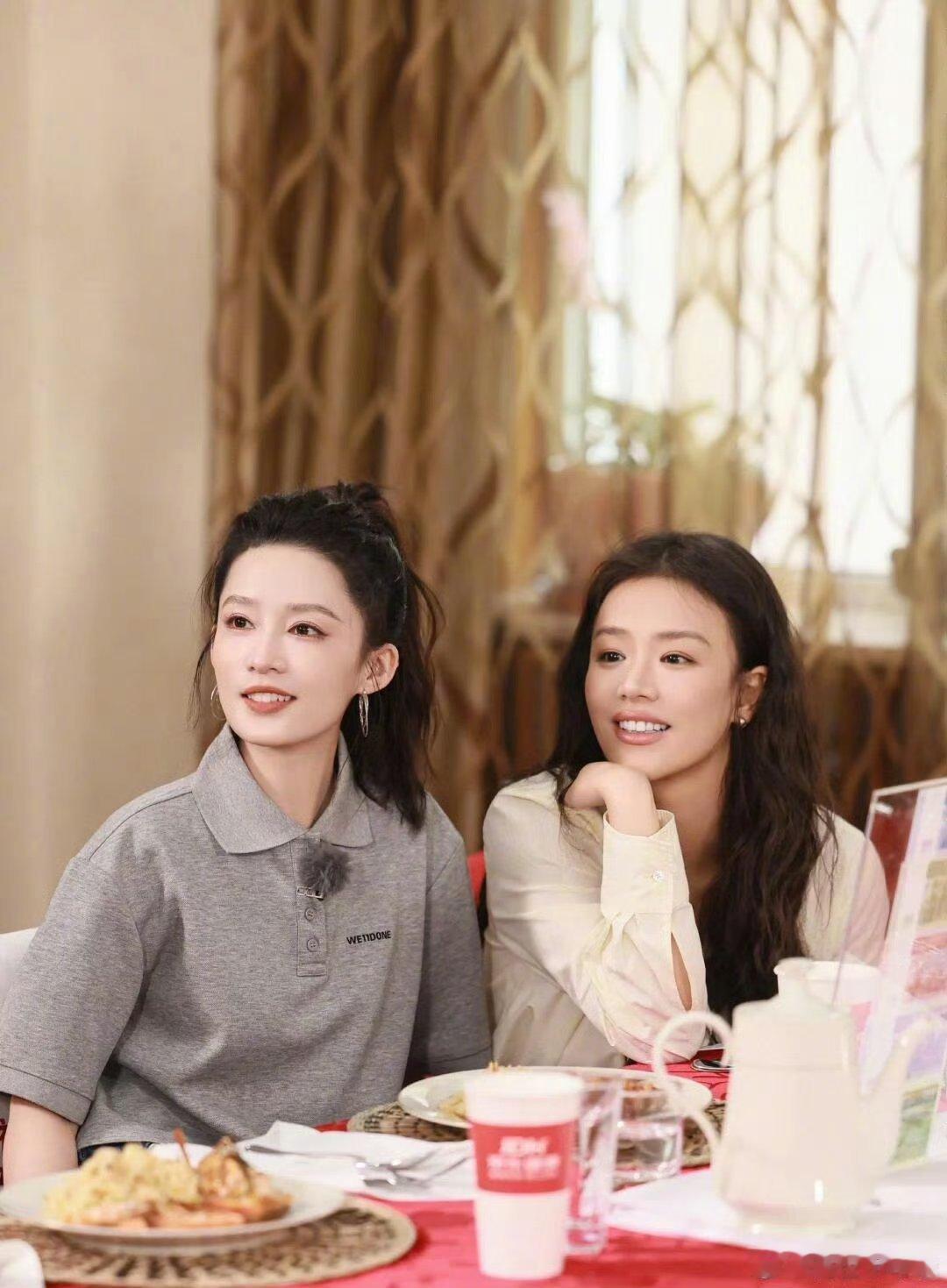 李沁小身板大能量《花儿与少年7》预告藏感动！李沁身形小巧，却稳稳抱住难受的马思纯