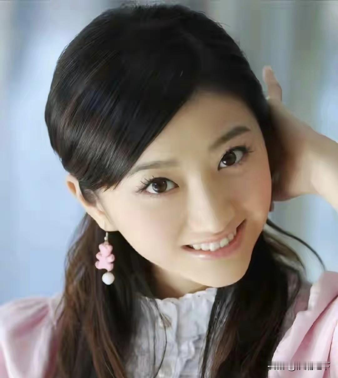 尽管我不是景甜粉丝，但是大家也不要围剿一个女性吧，现在都是孙宇晨的一面词，他说什