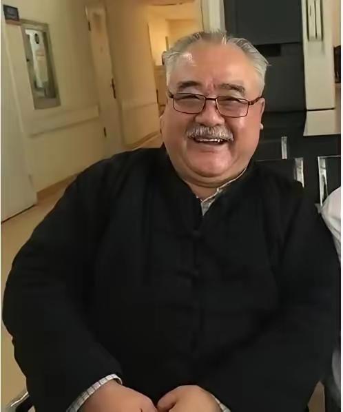 1988年，演员李嘉存花了38万，在北京买了一套别墅，又花了2000块月薪请来保