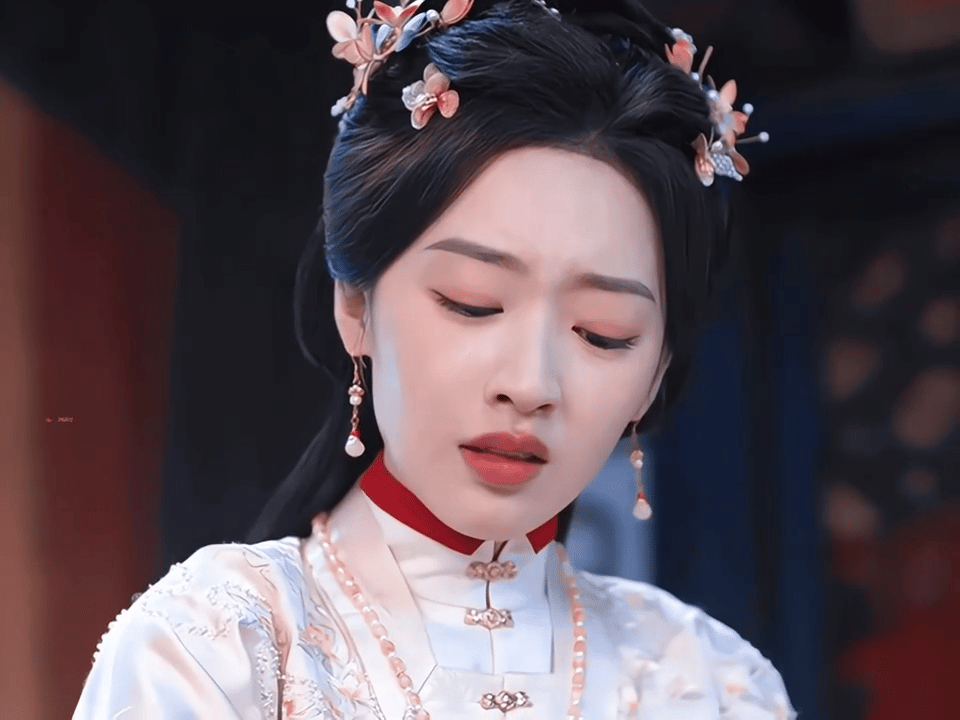 邓恩熙哭戏感染力没有夸张的嚎啕大哭，邓恩熙擅长用克制的泪水传递情绪，无助、不甘、