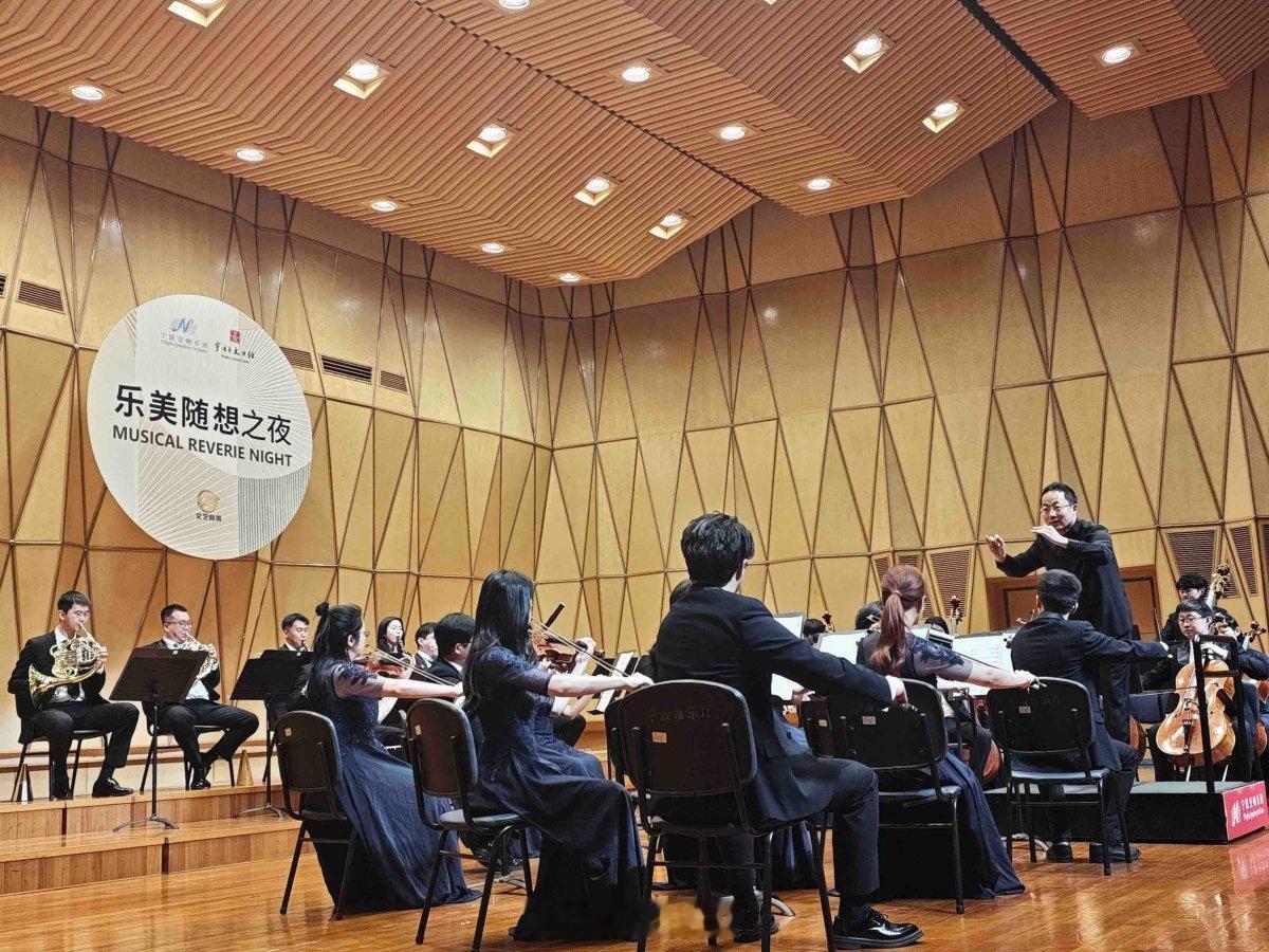 宁波音乐厅奏响古典音乐盛宴 4月30日晚，宁波交响乐团与宁波市文化馆在宁波音乐厅