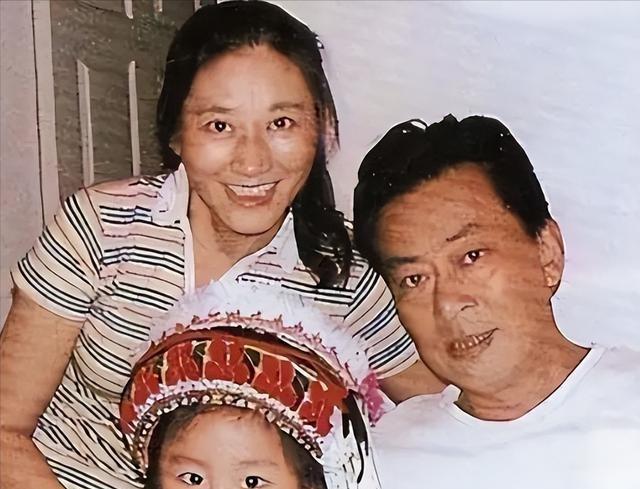 1984年，宝贝儿子患了癫痫病，不久后，王诗槐离婚，和有智力残疾的儿子相依为命，