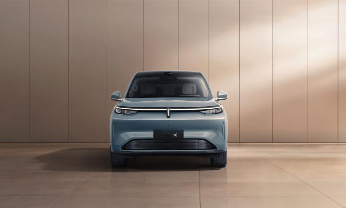魏牌V9X家庭版上市：31.68万，把大车的“难开”解决了
老铁们，魏牌V9X家