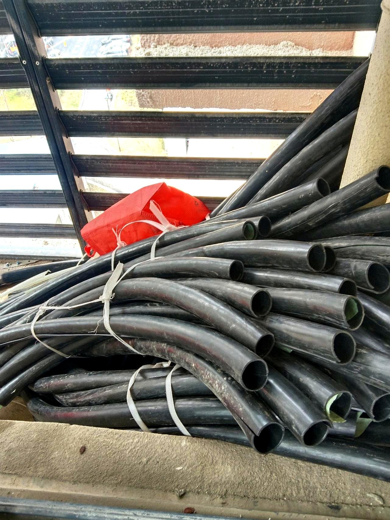 你说哪有天上掉馅饼的事儿？
我家老爷子快九十了，今天竟然抱回来一堆4x70+35