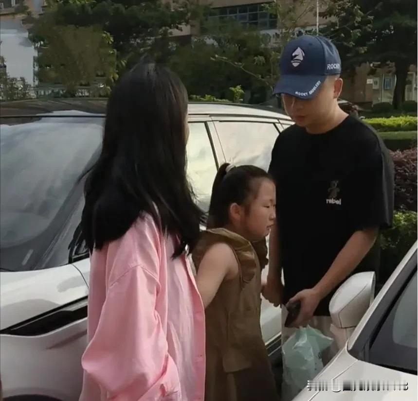 三石是被设计了吗？上午网上一直传播说三石当街抢劫孩子，并且杨子钰说：不要打妈妈。