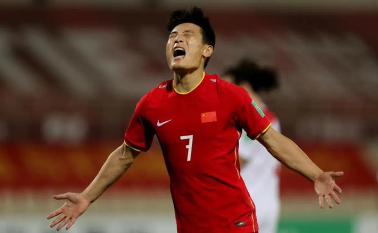 中国男足6-2海湾英雄FC，产生了四大不可思议！
①小日子队连续热身欧美强队暴露