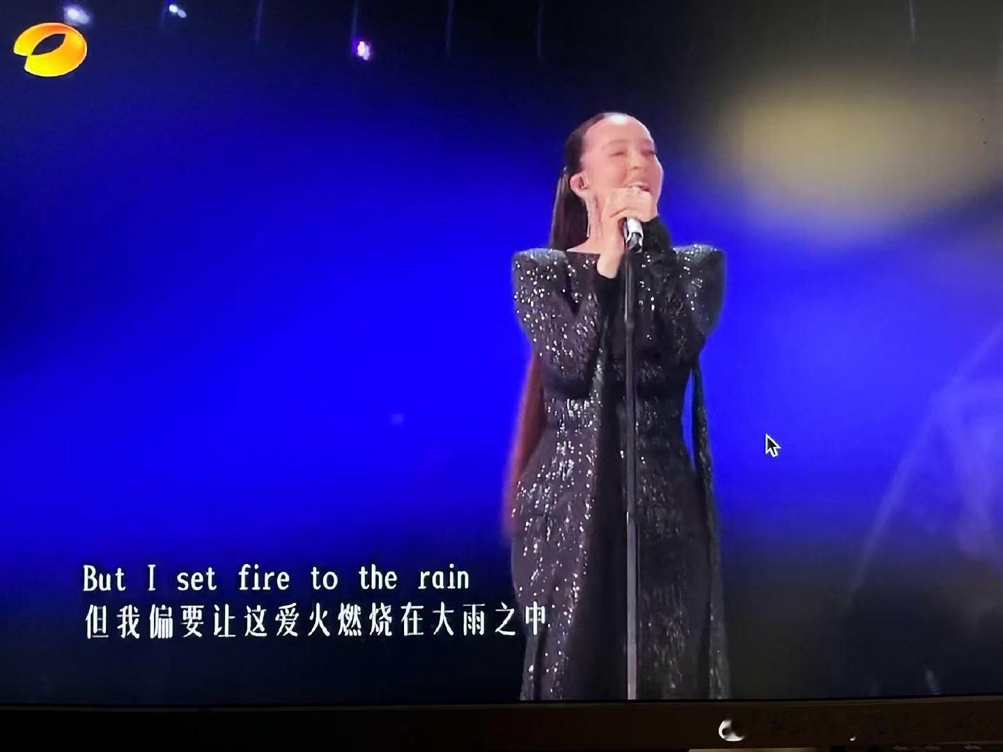 歌手直播Faouzia轻松拿捏经典曲目，凡希亚《不为谁而作的歌》，每一句演唱都直