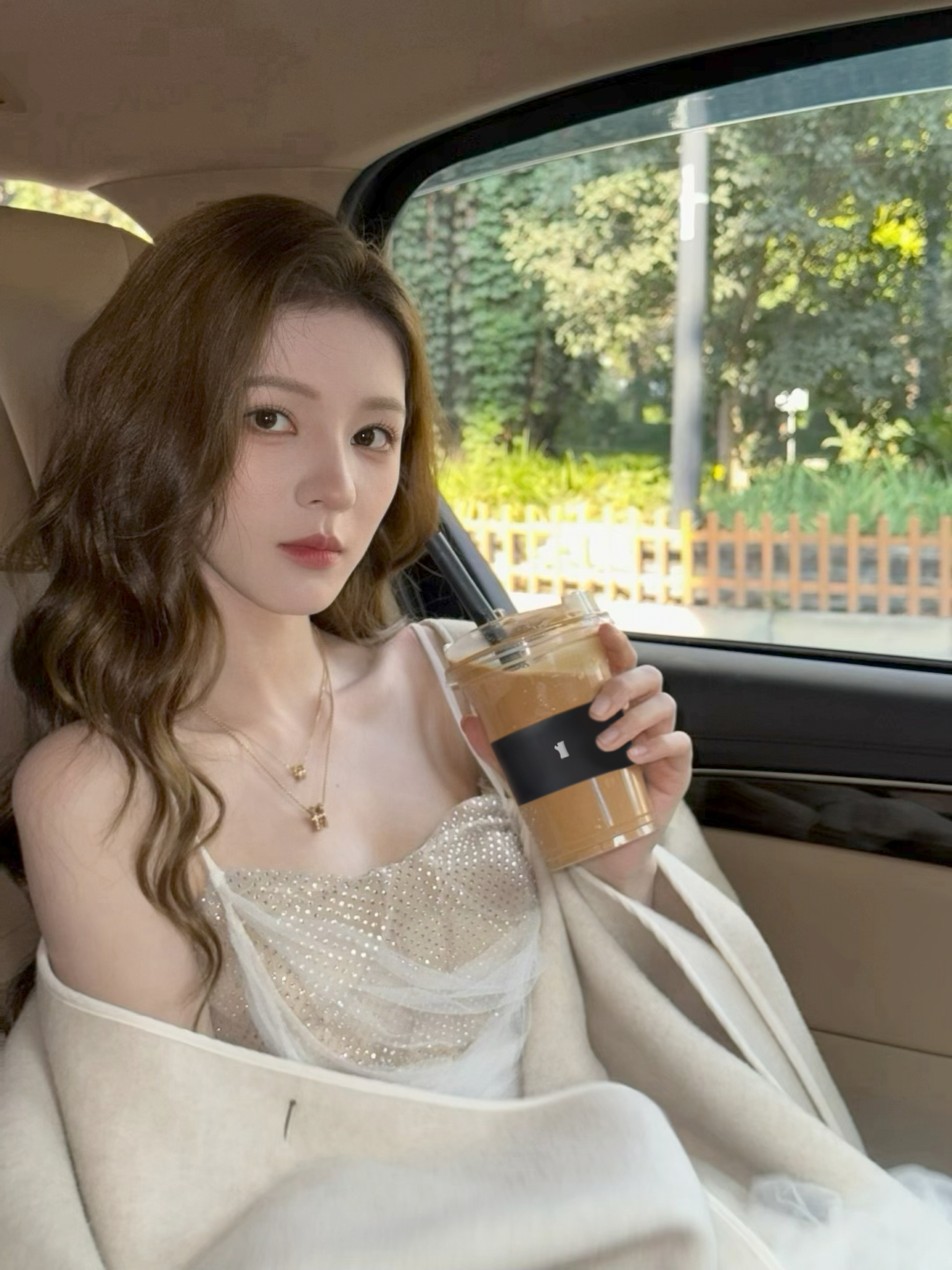 看得出来她是公主吧