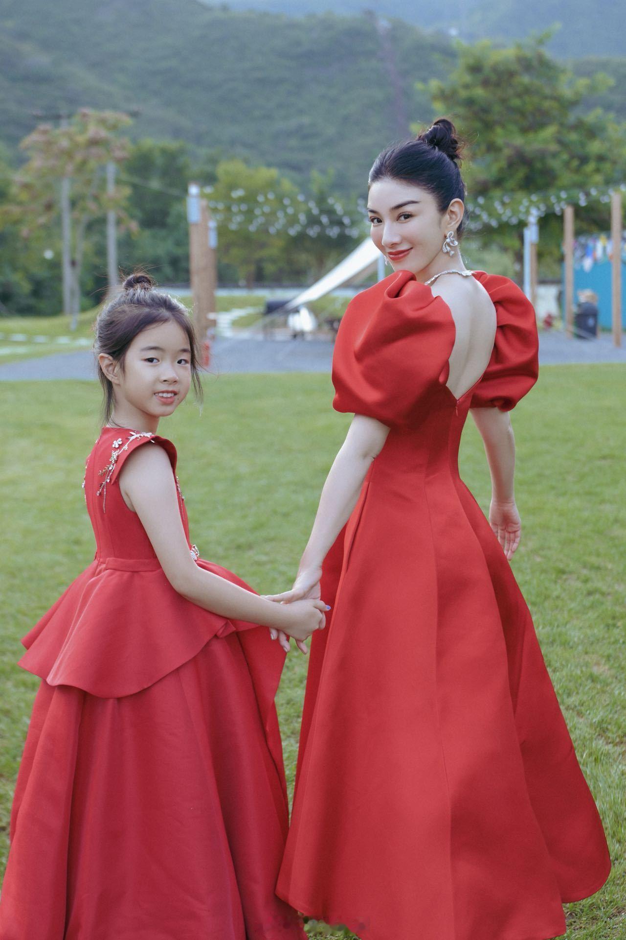 黄奕想对女儿说一声对不起经历过往风波满心愧疚，黄奕心疼女儿被舆论裹挟，这份藏在心