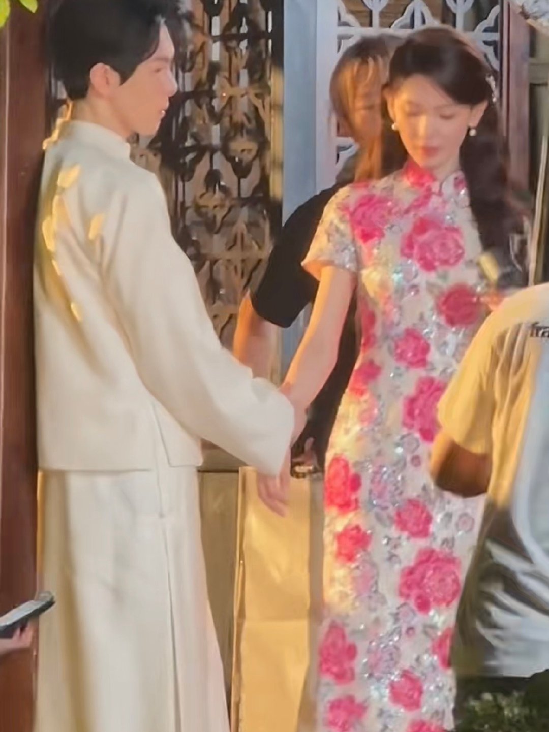 曾舜晞陈瑶剧宣拍摄路透曾舜晞陈瑶狗姑cp感坐等《九门》开播！曾舜晞与陈瑶剧宣路透