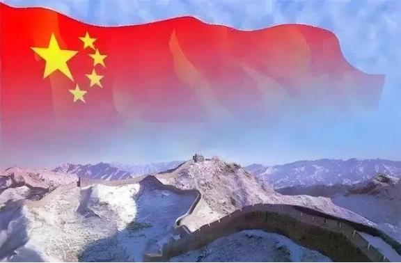 美国反华派曾经认为，中国现政府跟清政府差不多，专制腐败，中国的所谓辉煌都是吹出来