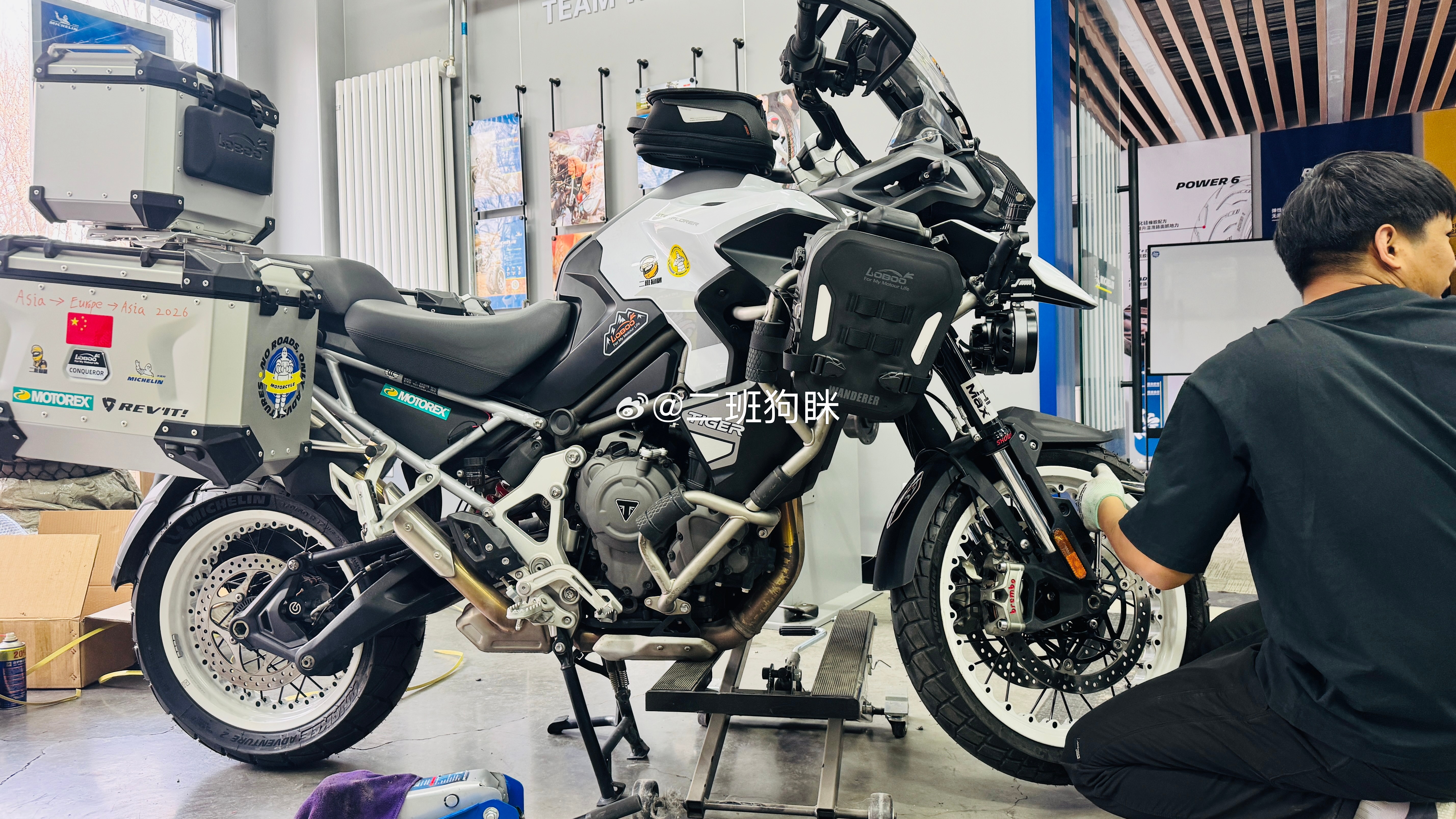 明日发车前的最后一改，更换前19后17锻造轮毂，后胎更换为170 60 R17，