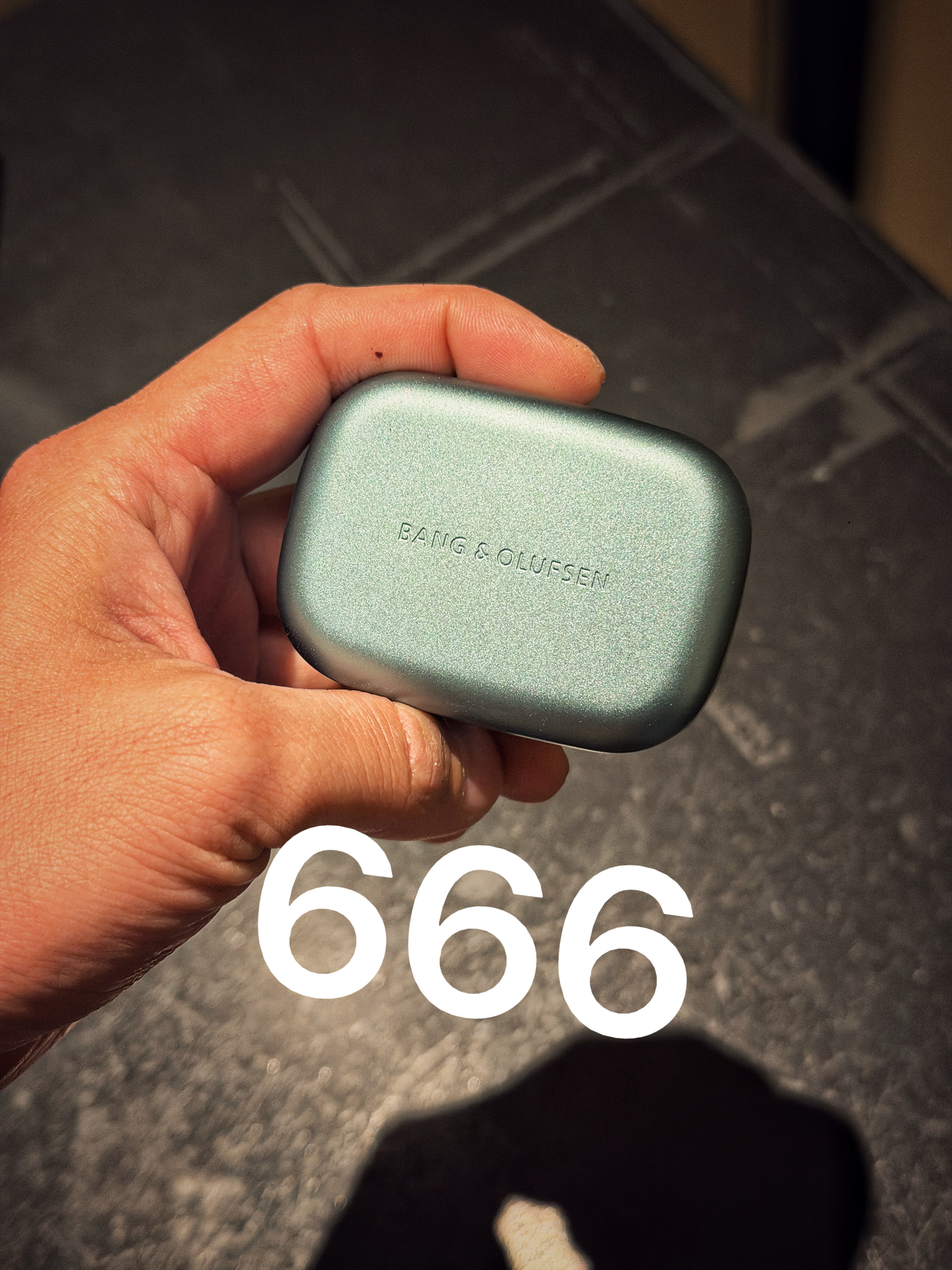 啥也别说了，我马年指定顺🐎！贼心疼丢了一个月的耳机盒子，除夕夜它自己出现了🎧