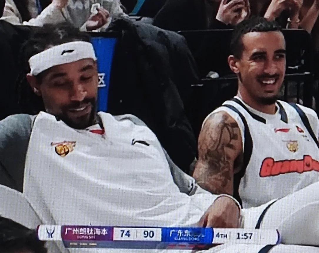 萨林杰&奎因&萨姆纳
     打完广州，洗刷完毕，广东队三个外援难得清闲，小聚