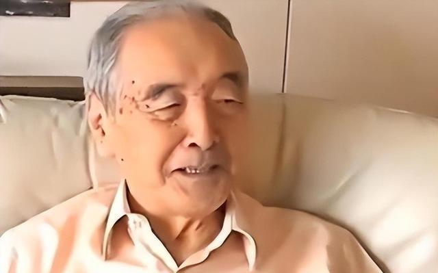 1988年，一名叫做蔡国栋的台湾老兵带着妻子和女儿回到老家看望原配妻子，谁料原配