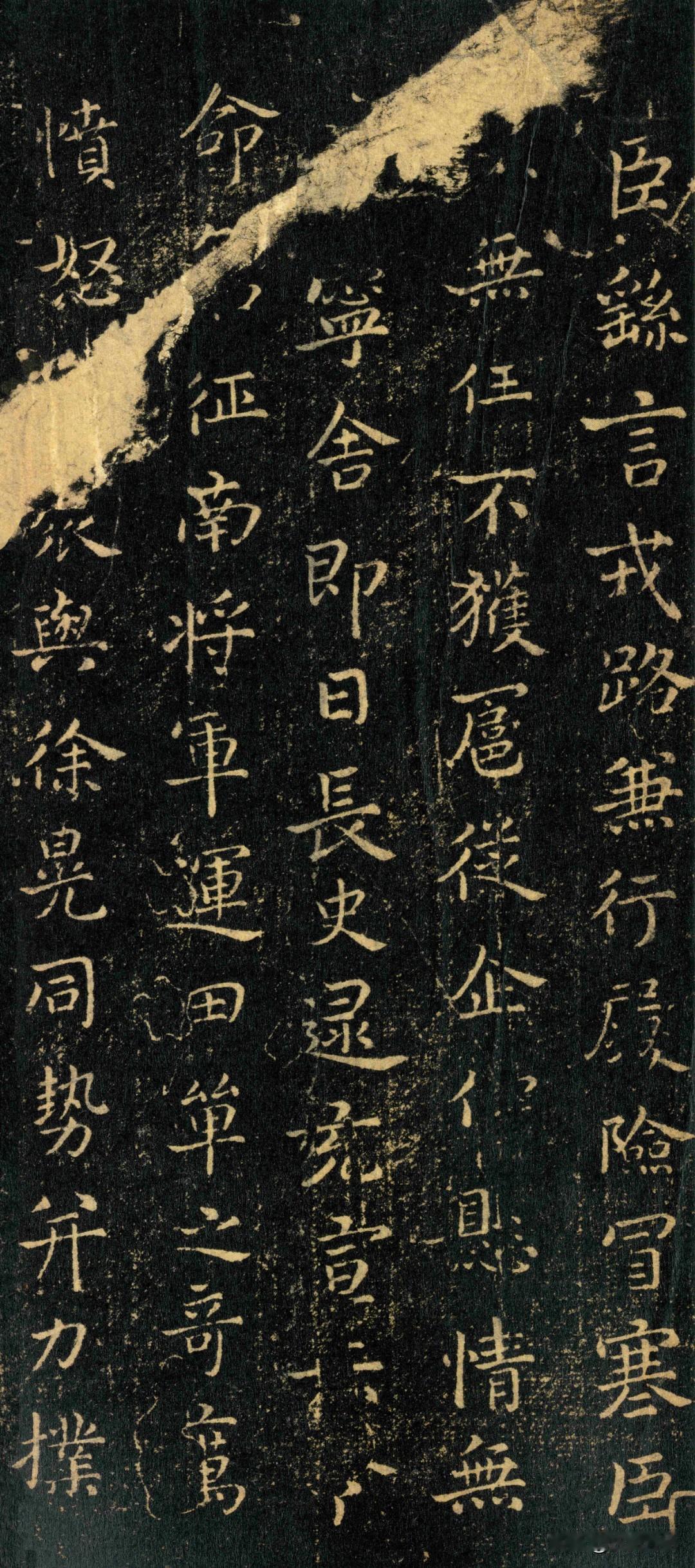 许昌，建安二十四年腊月。一个六十八岁的老头颤着手把麻纸铺平。窗外北风刮得紧。老头